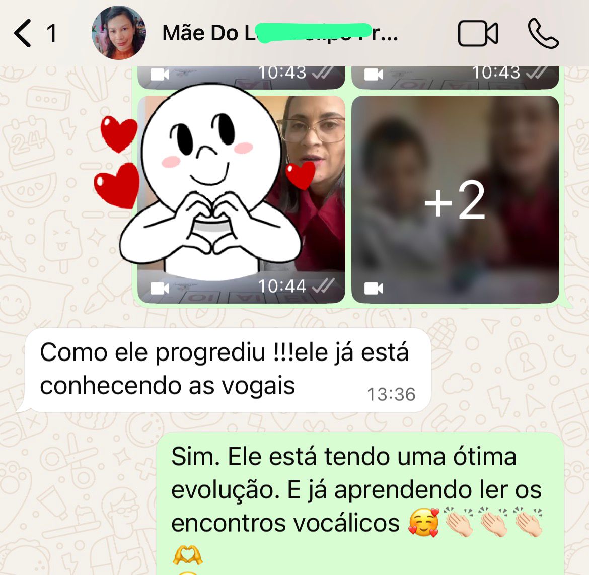 Mãe — ele já está conhecendo as vogais